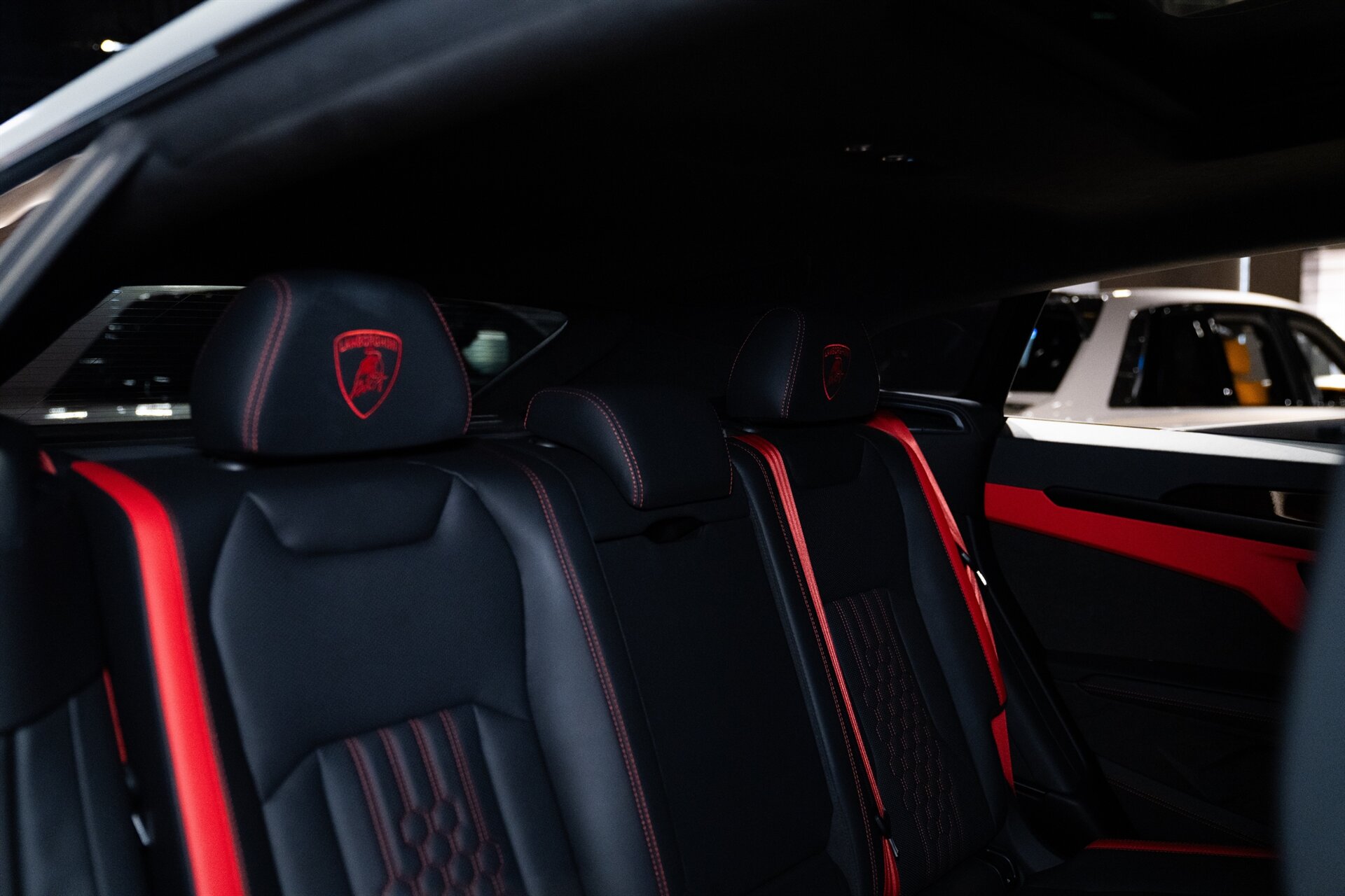 2025 Lamborghini Urus SE - Photo 10
