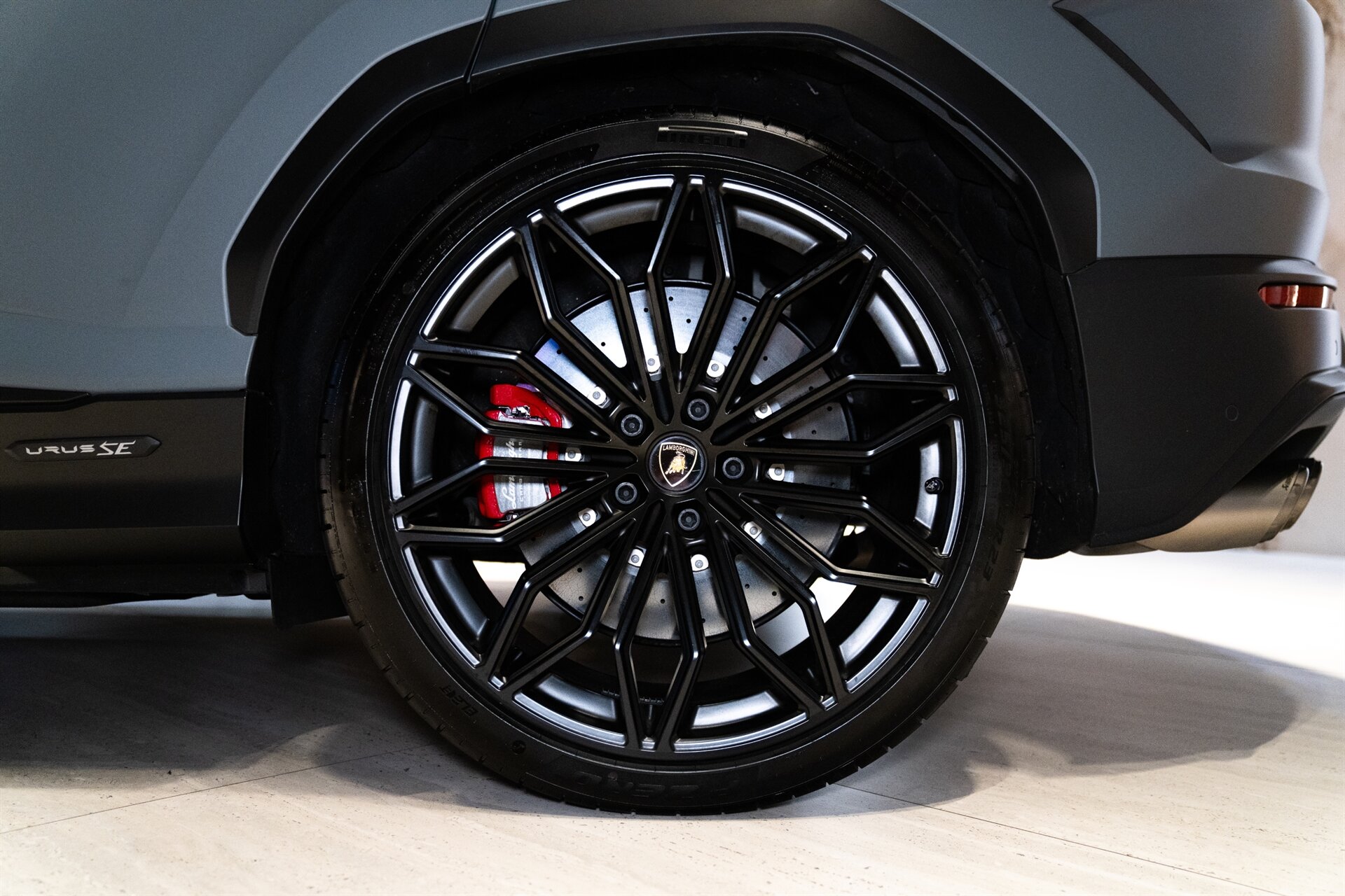 2025 Lamborghini Urus SE - Photo 17