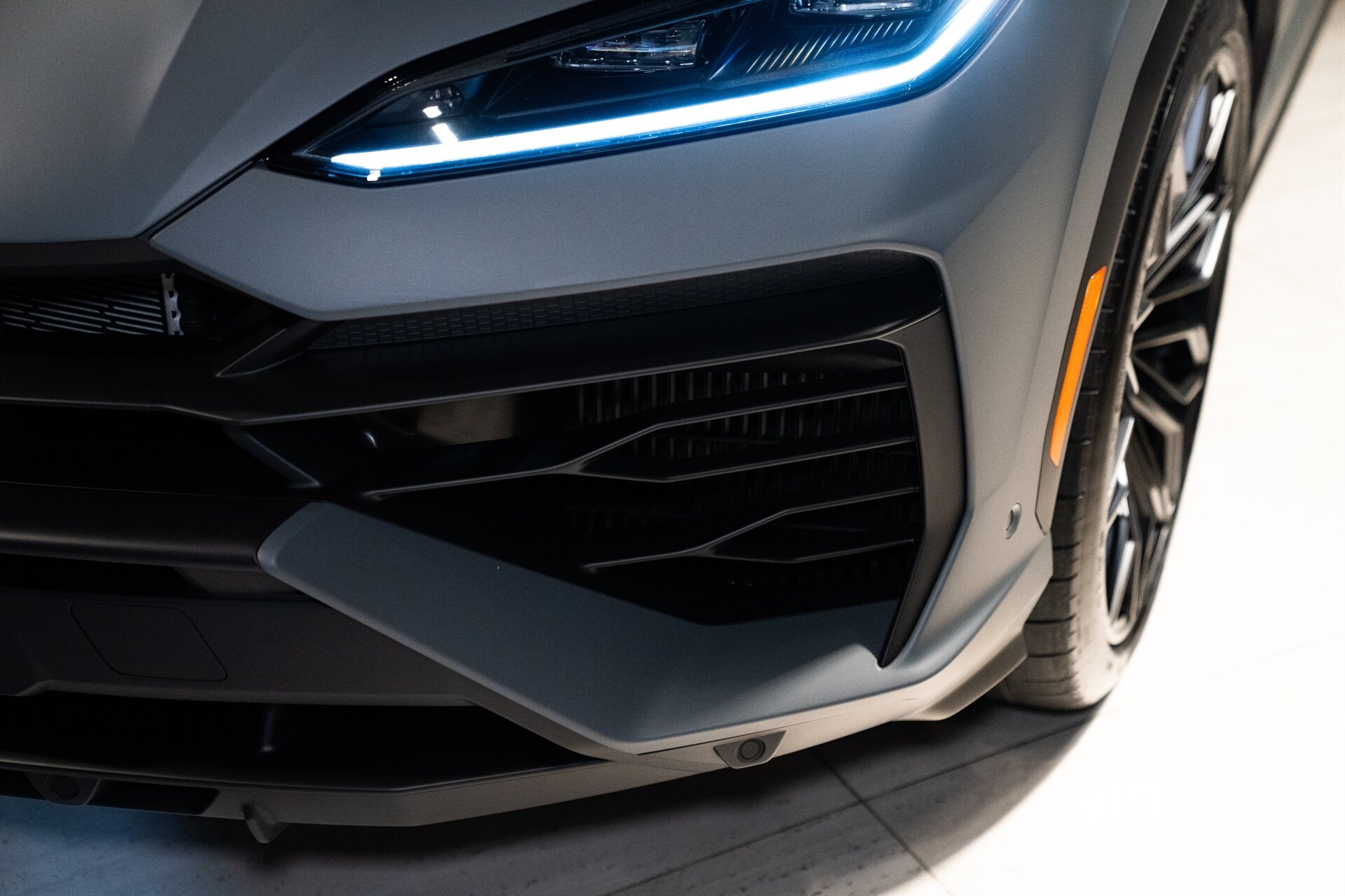 2025 Lamborghini Urus SE - Photo 8