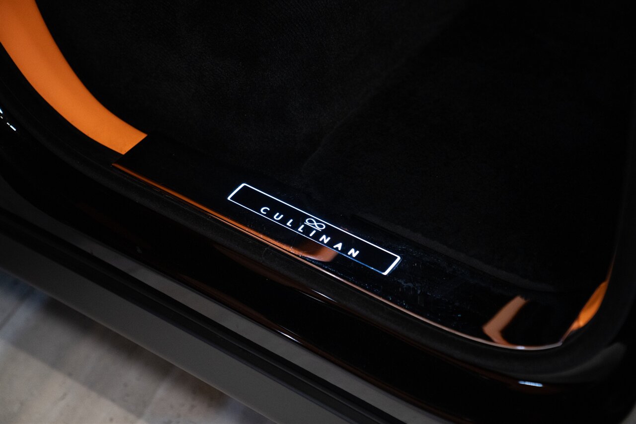 2022 Rolls-Royce Black Badge Cullinan   - Photo 11 - Beverly Hills, CA 90212