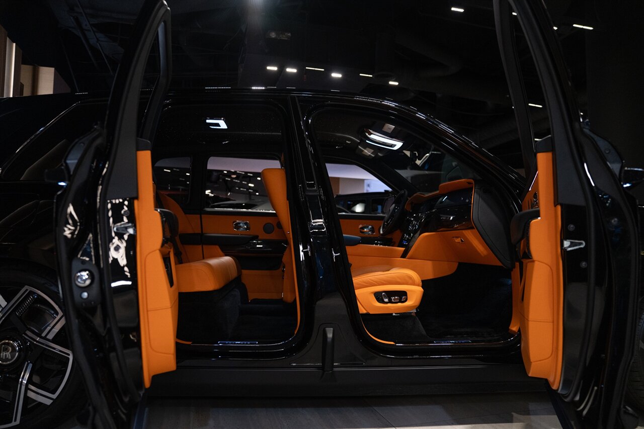2022 Rolls-Royce Black Badge Cullinan   - Photo 13 - Beverly Hills, CA 90212