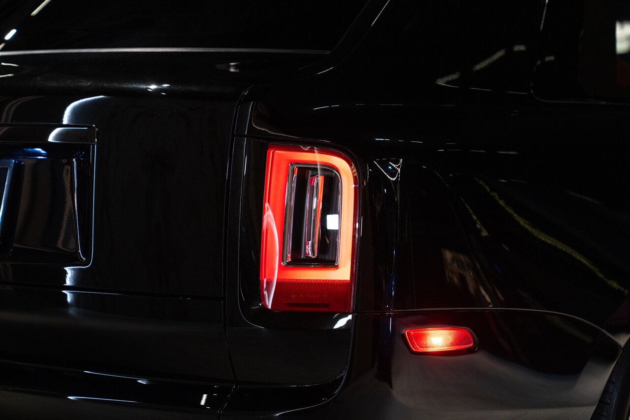 2022 Rolls-Royce Black Badge Cullinan   - Photo 23 - Beverly Hills, CA 90212