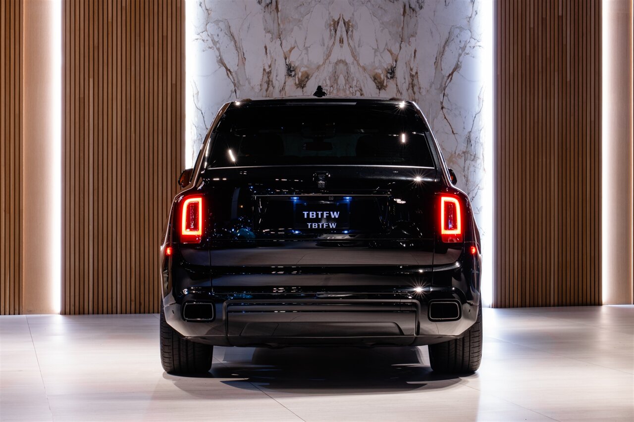 2022 Rolls-Royce Black Badge Cullinan   - Photo 7 - Beverly Hills, CA 90212