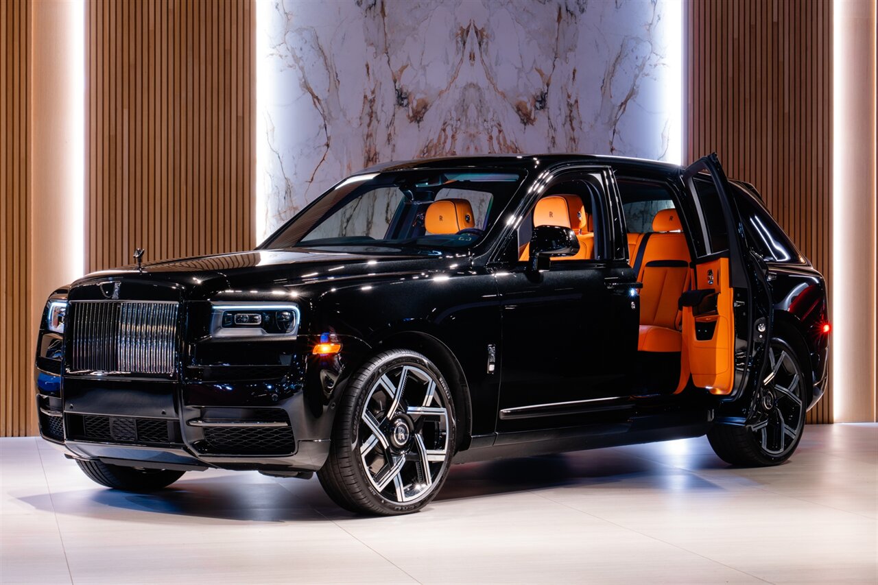 2022 Rolls-Royce Black Badge Cullinan   - Photo 2 - Beverly Hills, CA 90212