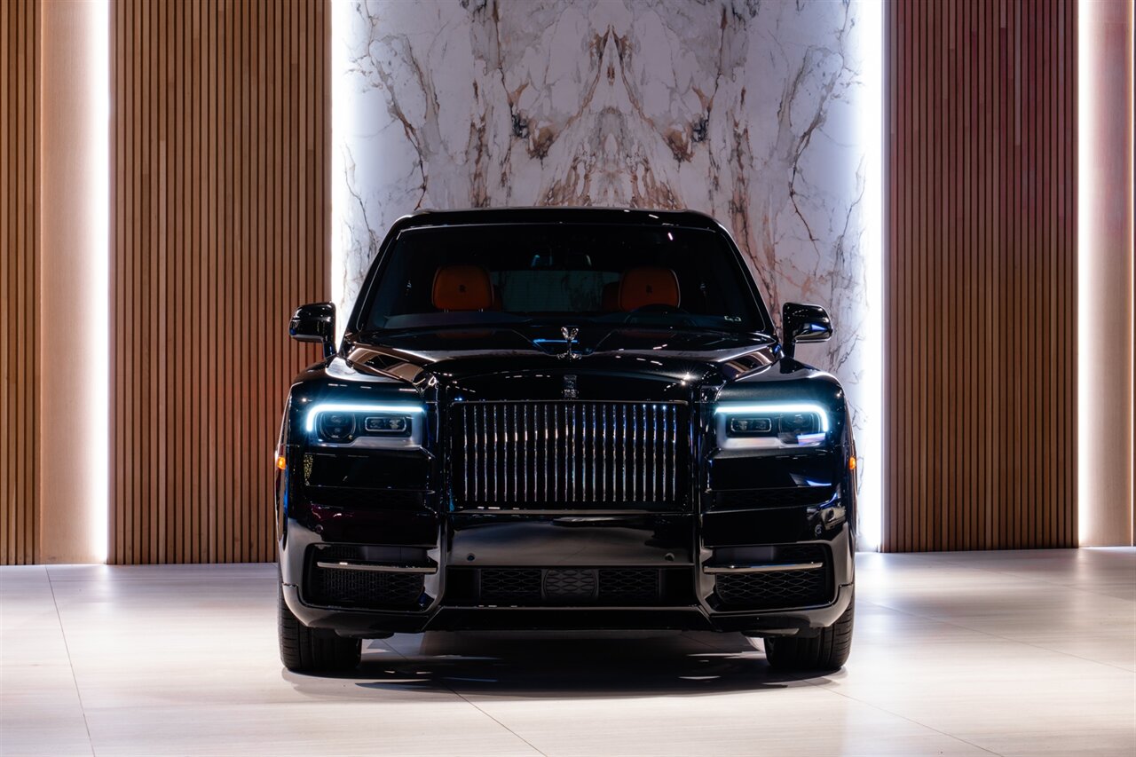 2022 Rolls-Royce Black Badge Cullinan   - Photo 3 - Beverly Hills, CA 90212
