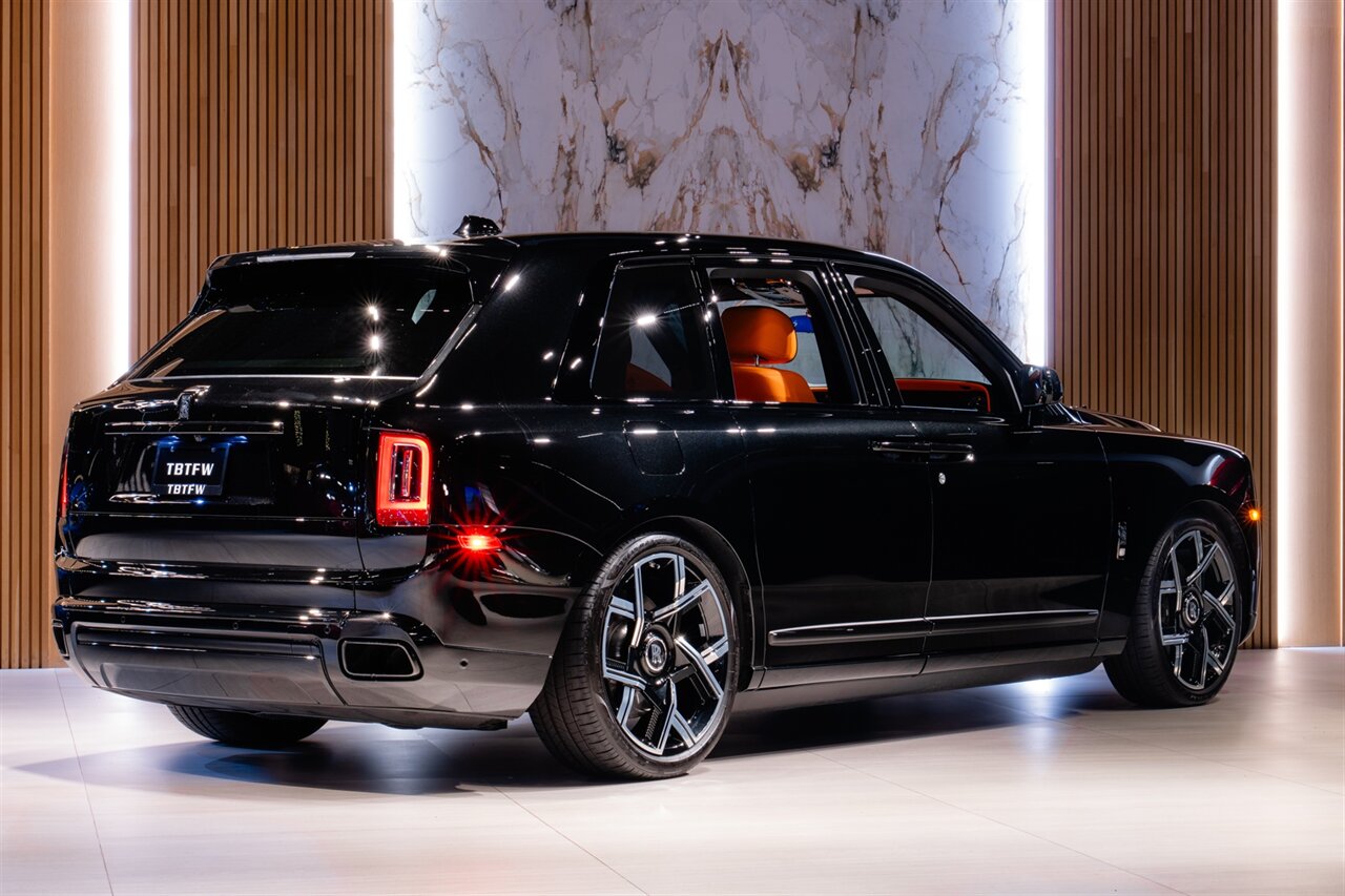 2022 Rolls-Royce Black Badge Cullinan   - Photo 4 - Beverly Hills, CA 90212
