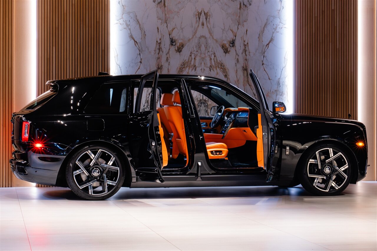 2022 Rolls-Royce Black Badge Cullinan   - Photo 5 - Beverly Hills, CA 90212