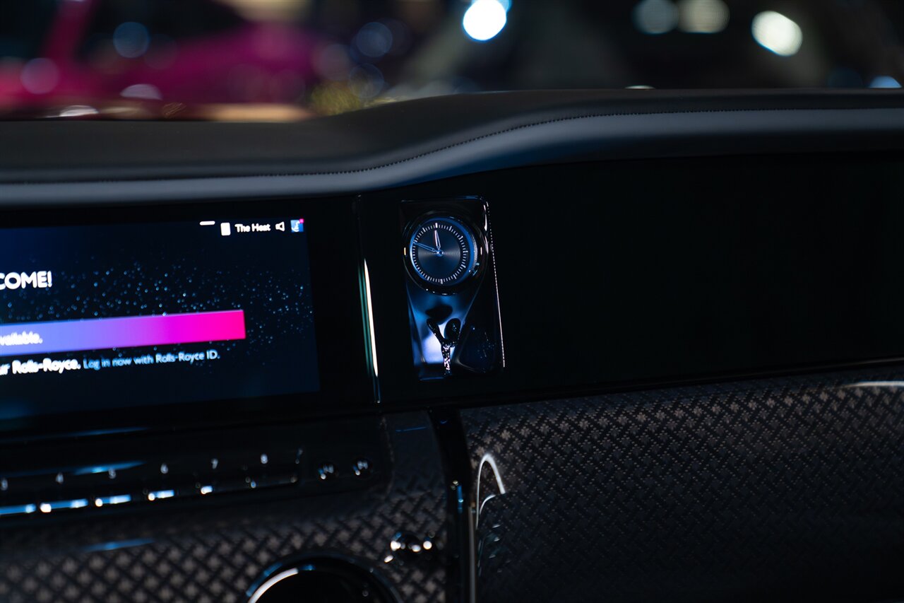 2025 Rolls-Royce Black Badge Cullinan   - Photo 17 - Beverly Hills, CA 90212