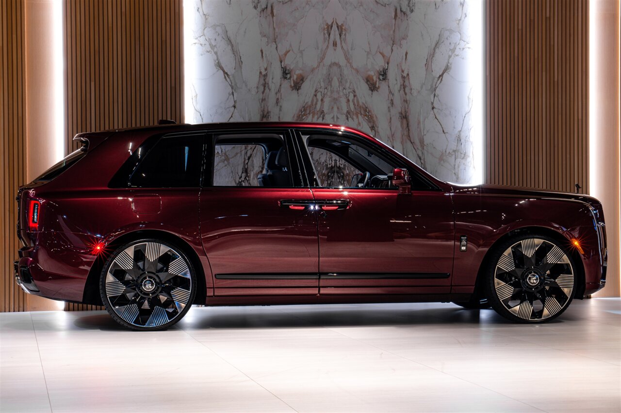 2025 Rolls-Royce Black Badge Cullinan   - Photo 4 - Beverly Hills, CA 90212