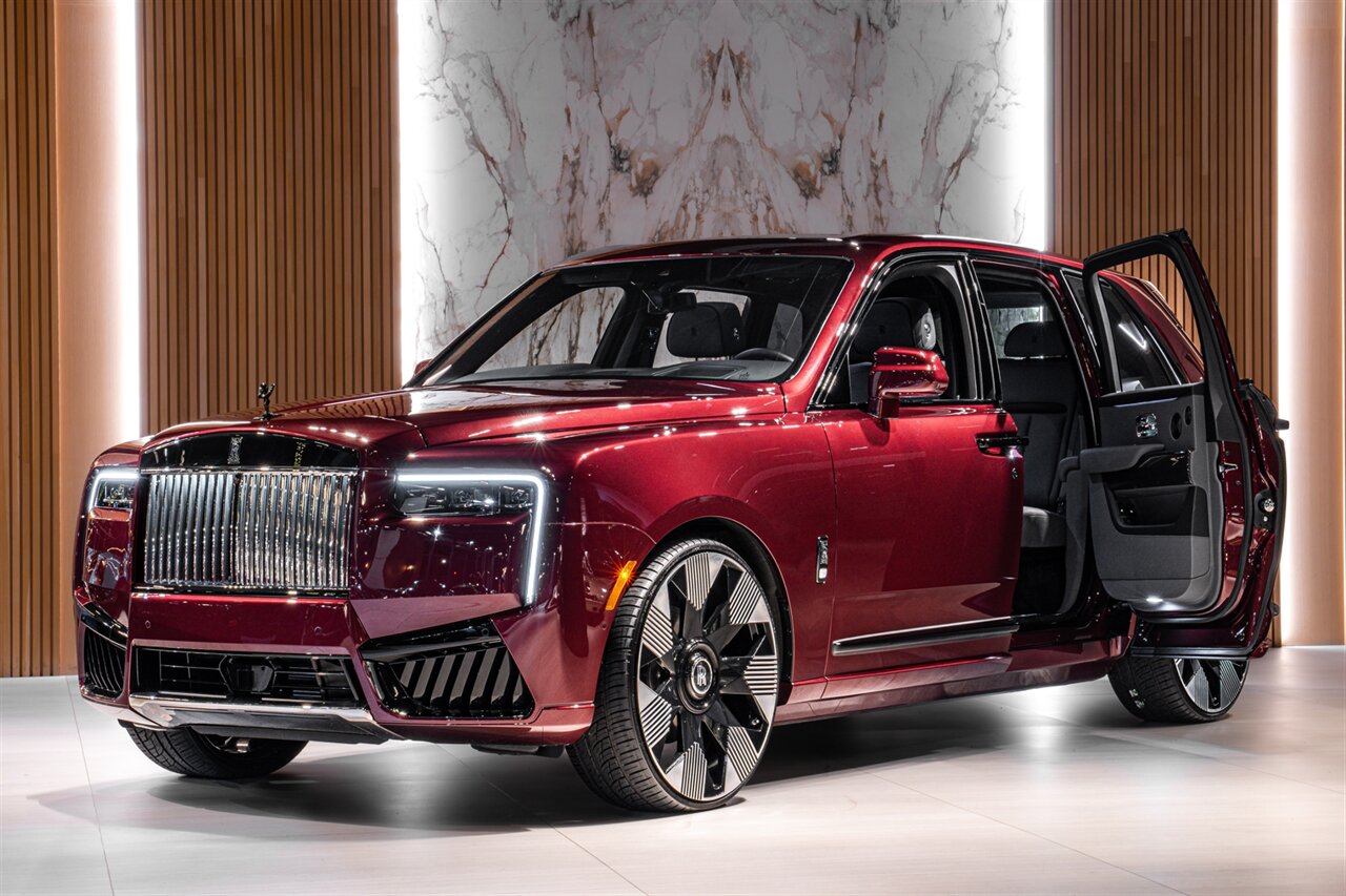 2025 Rolls-Royce Black Badge Cullinan   - Photo 2 - Beverly Hills, CA 90212