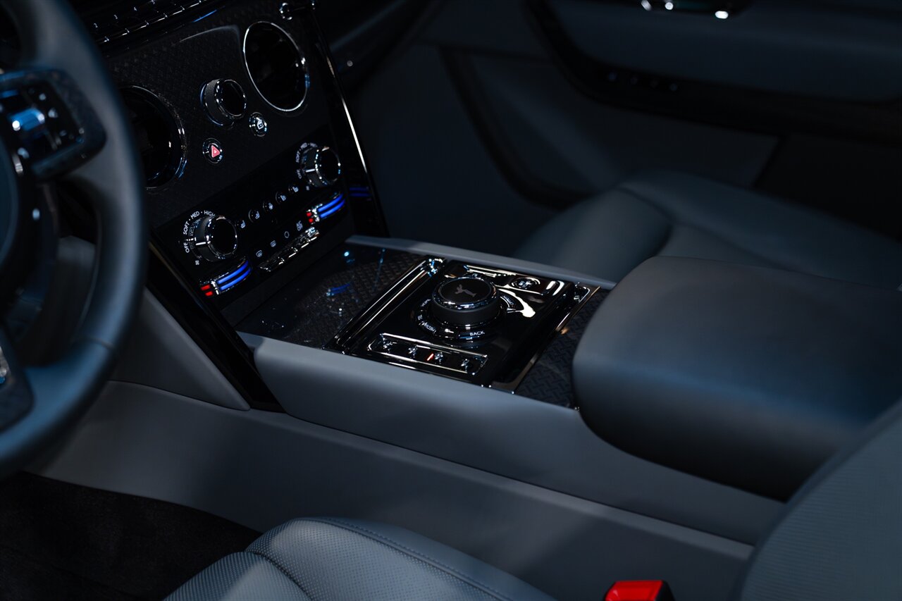 2025 Rolls-Royce Black Badge Cullinan   - Photo 15 - Beverly Hills, CA 90212