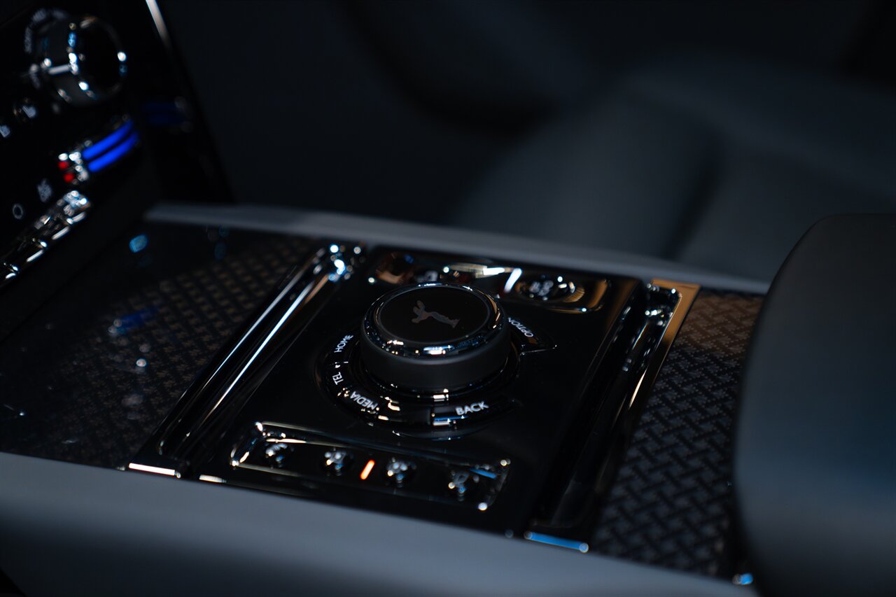 2025 Rolls-Royce Black Badge Cullinan   - Photo 42 - Beverly Hills, CA 90212