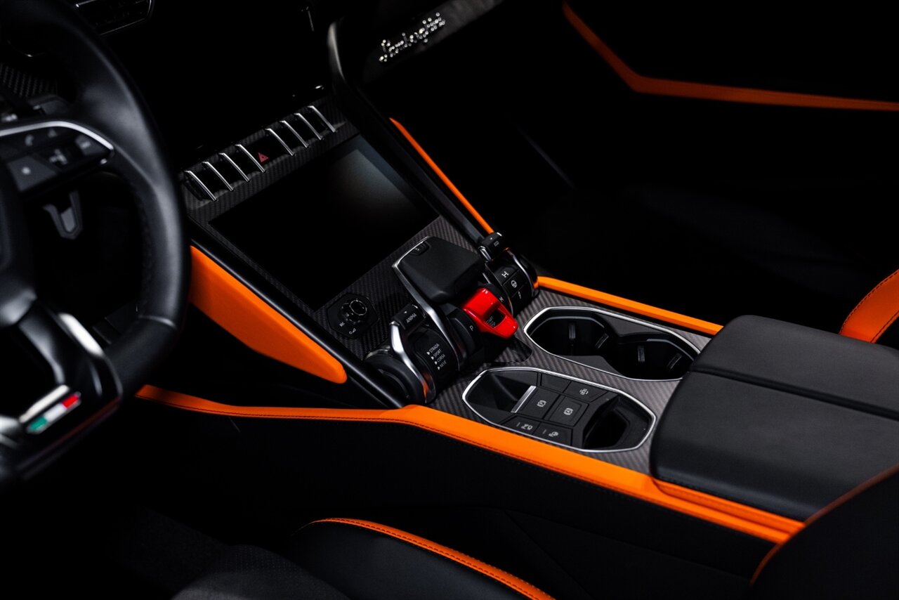 2022 Lamborghini Urus - Photo 23 - Beverly Hills, CA 90212