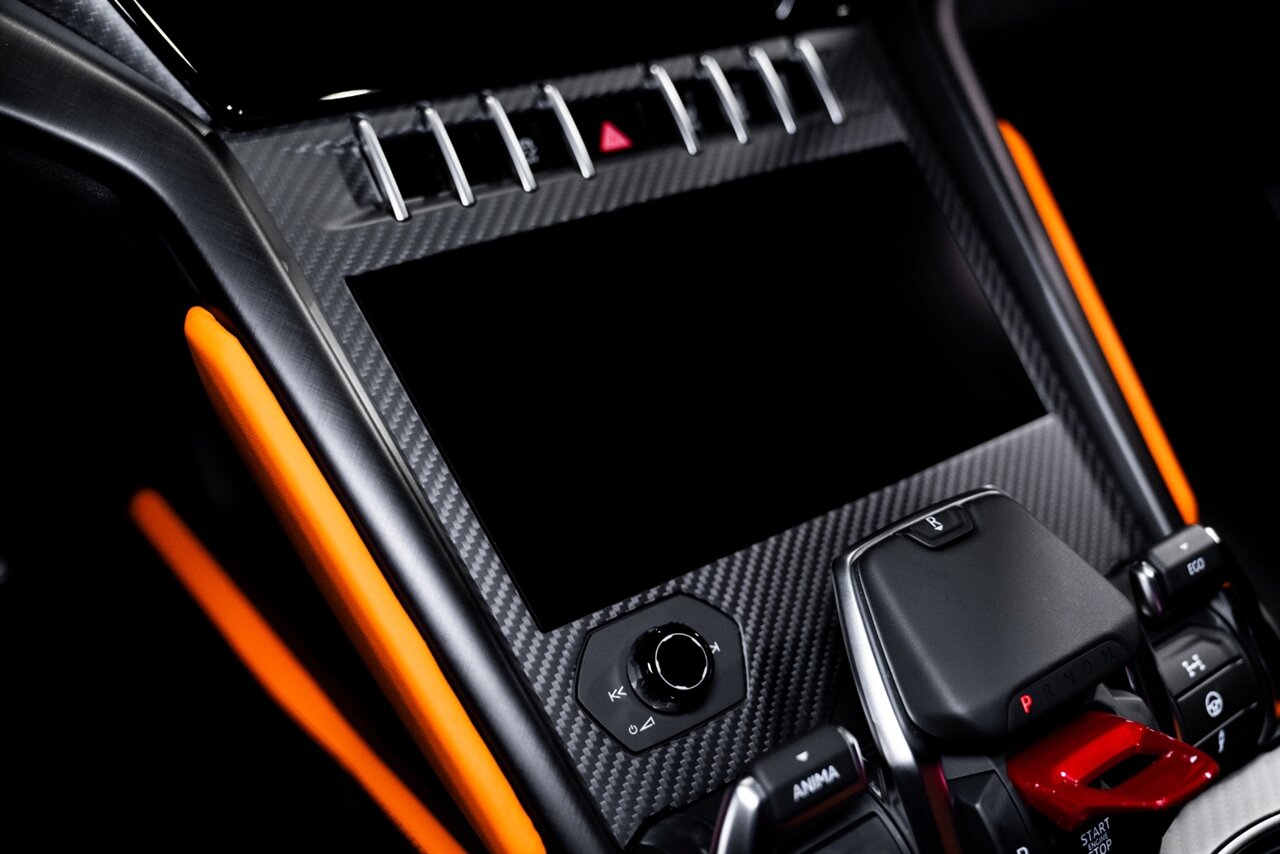 2022 Lamborghini Urus - Photo 11 - Beverly Hills, CA 90212