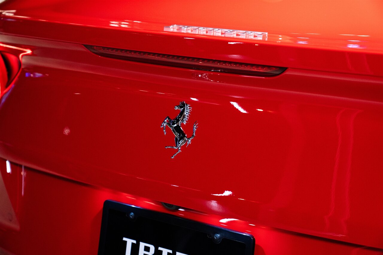 2023 Ferrari 812 GTS   - Photo 26 - Beverly Hills, CA 90212