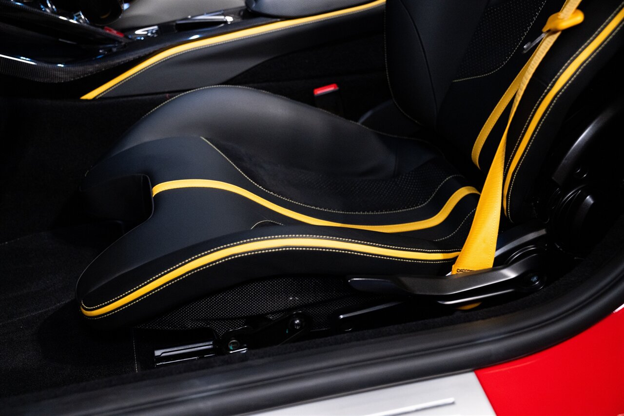 2023 Ferrari 812 GTS   - Photo 11 - Beverly Hills, CA 90212