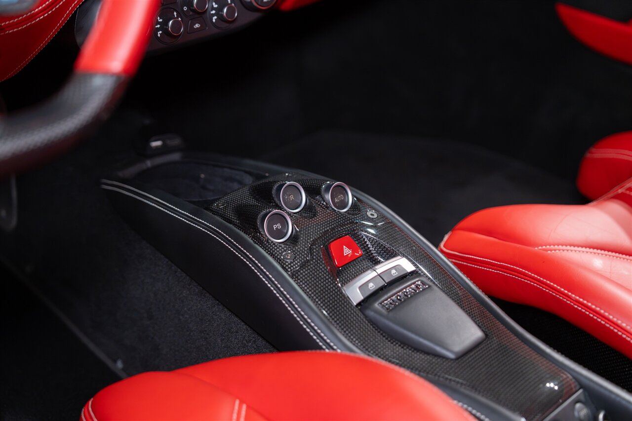 2015 Ferrari 458 Italia   - Photo 16 - Beverly Hills, CA 90212