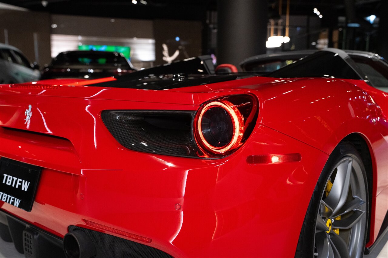 2018 Ferrari 488 Spider   - Photo 23 - Beverly Hills, CA 90212