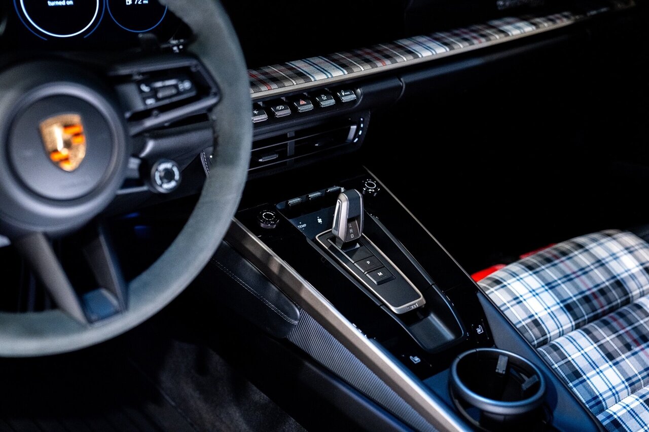 2025 Porsche 911 Turbo   - Photo 11 - Beverly Hills, CA 90212