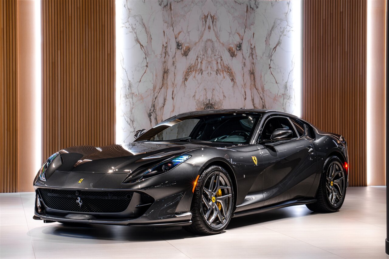2019 Ferrari 812 Superfast   - Photo 1 - Beverly Hills, CA 90212