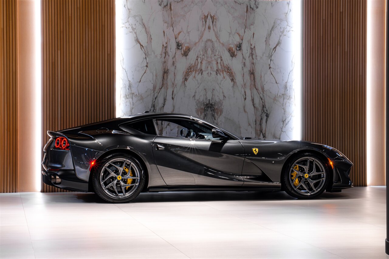 2019 Ferrari 812 Superfast - Photo 5 - Beverly Hills, CA 90212