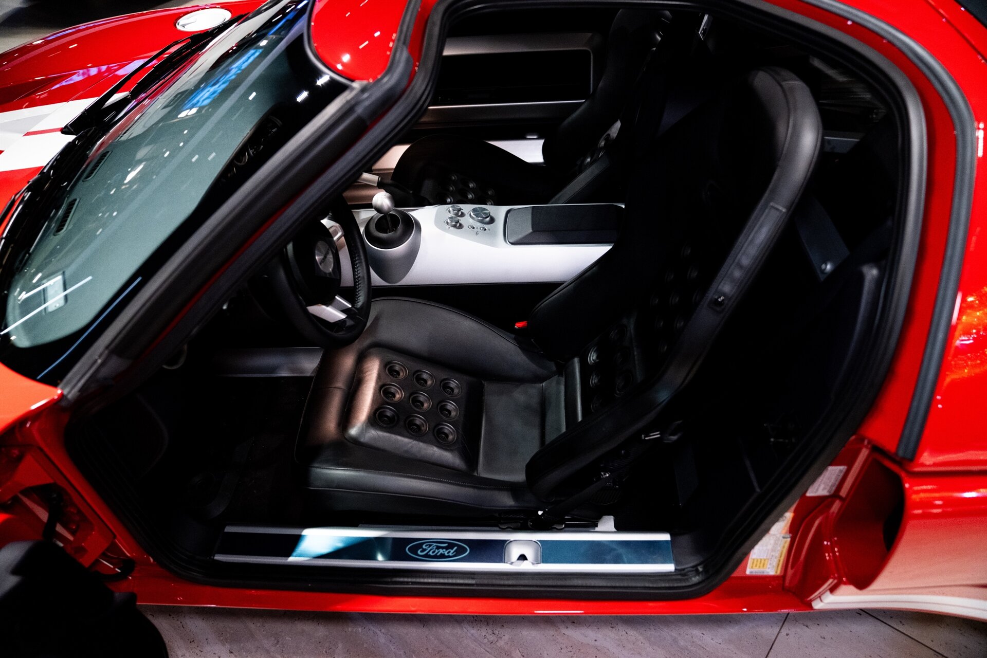 2005 Ford GT - Photo 13