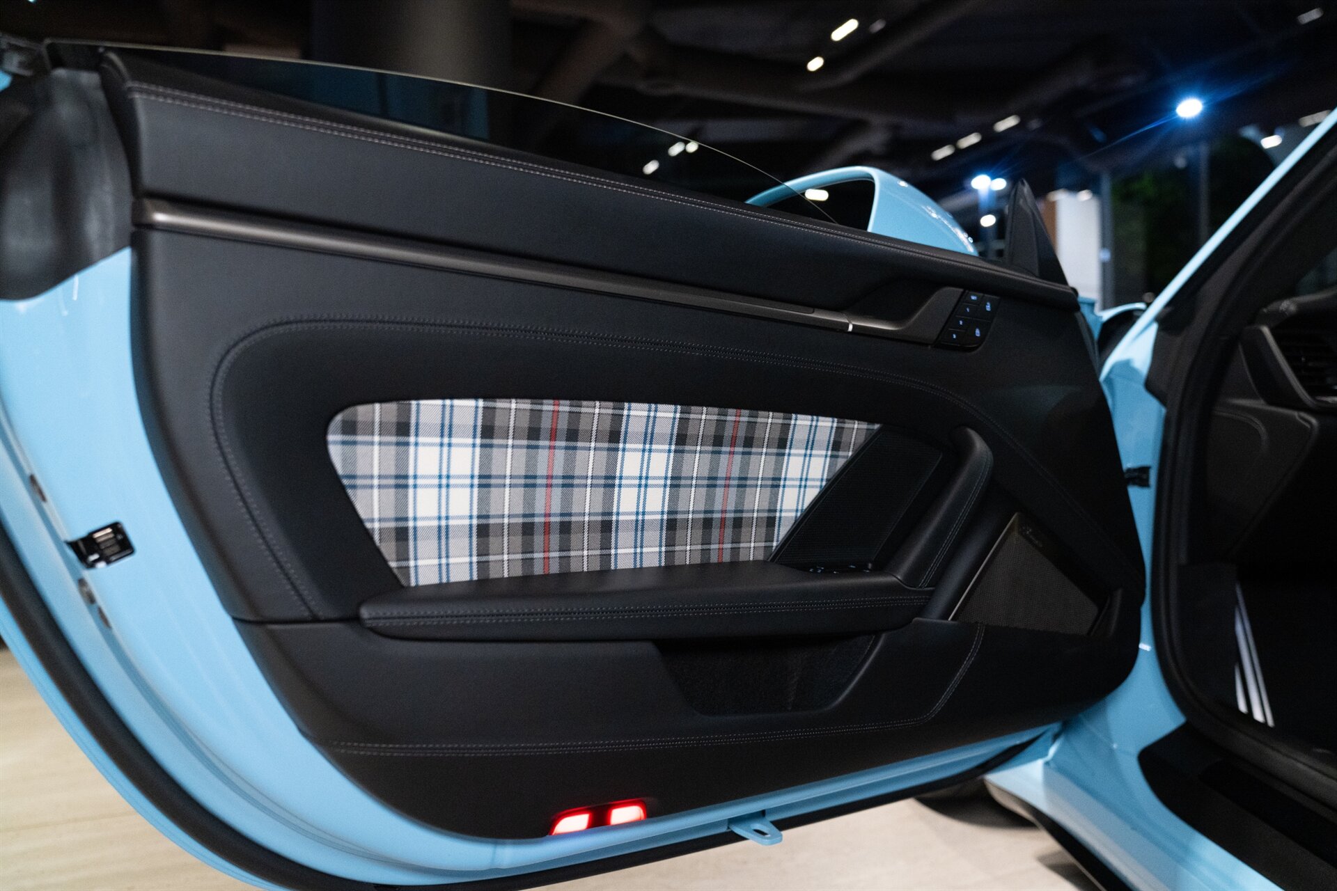2025 Porsche 911 Turbo 50 Years - Photo 23