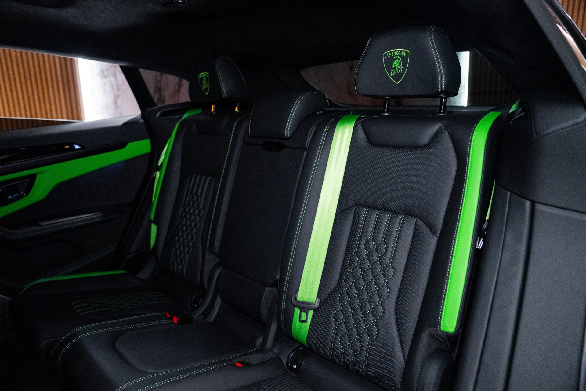 2026 Lamborghini Urus SE - Photo 12