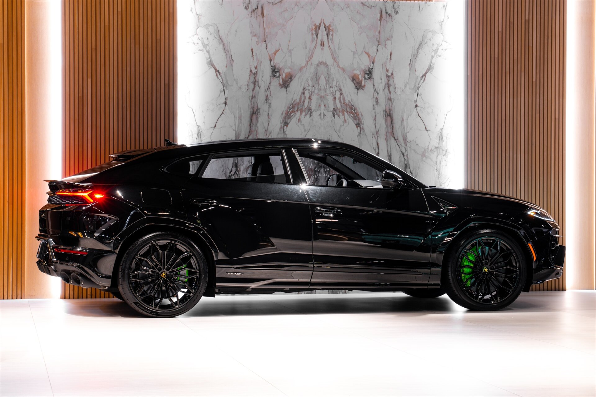2026 Lamborghini Urus SE - Photo 5