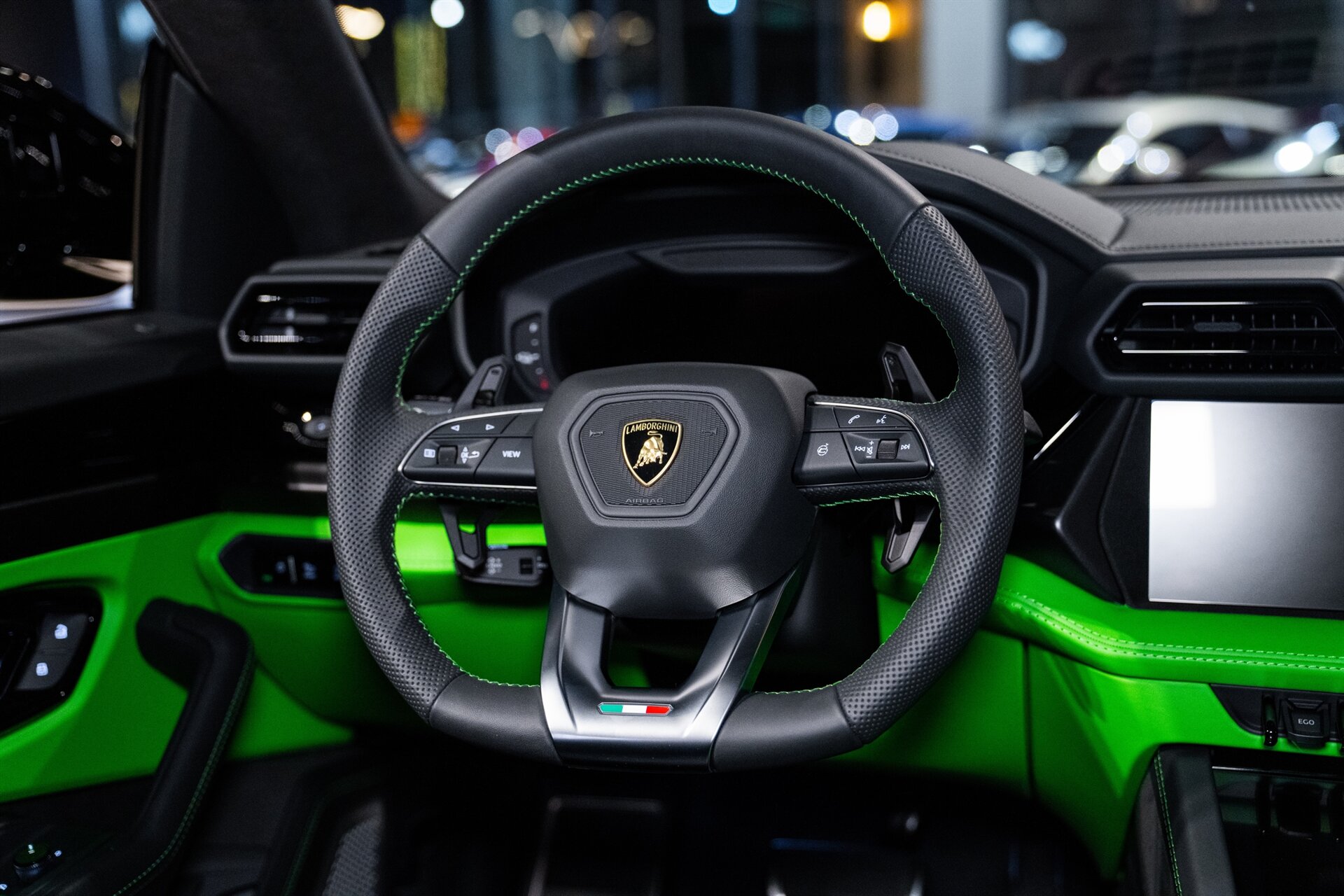 2026 Lamborghini Urus SE - Photo 14