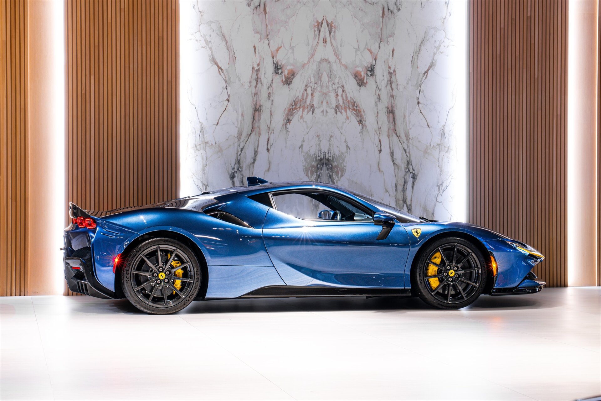 2021 Ferrari SF90 Stradale - Photo 3
