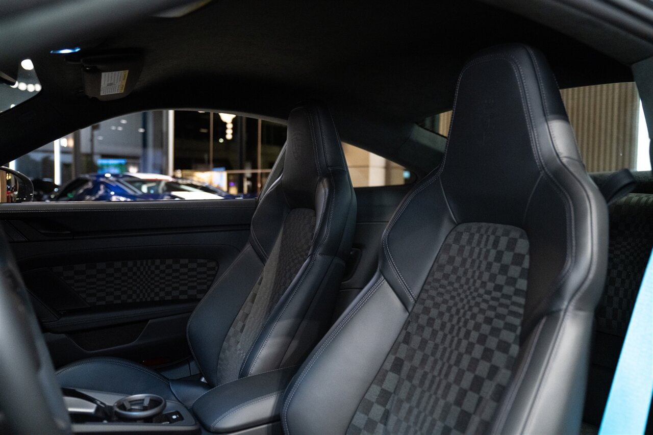 2026 Porsche 911 Turbo S   - Photo 39 - Beverly Hills, CA 90212