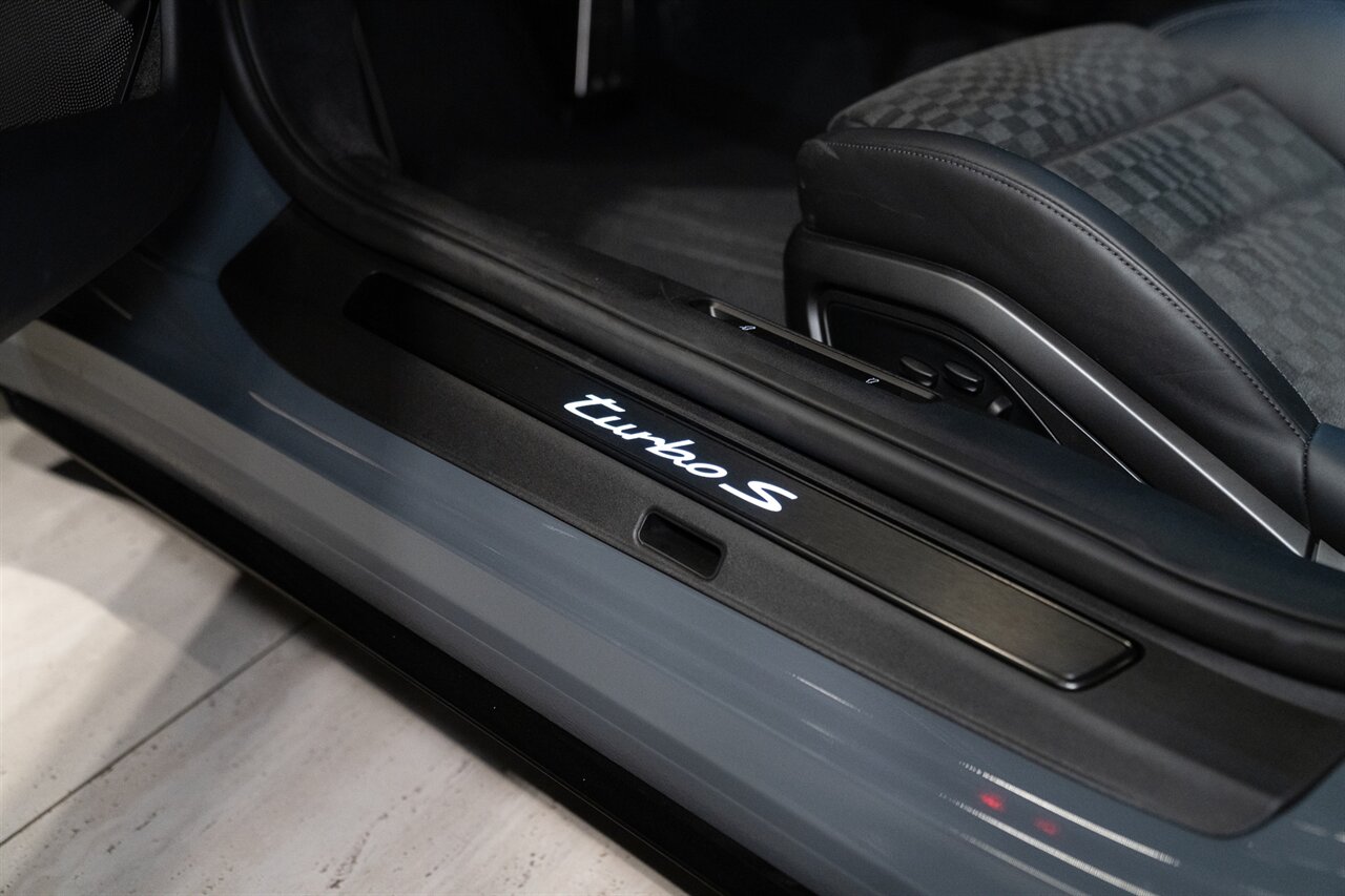 2026 Porsche 911 Turbo S   - Photo 15 - Beverly Hills, CA 90212