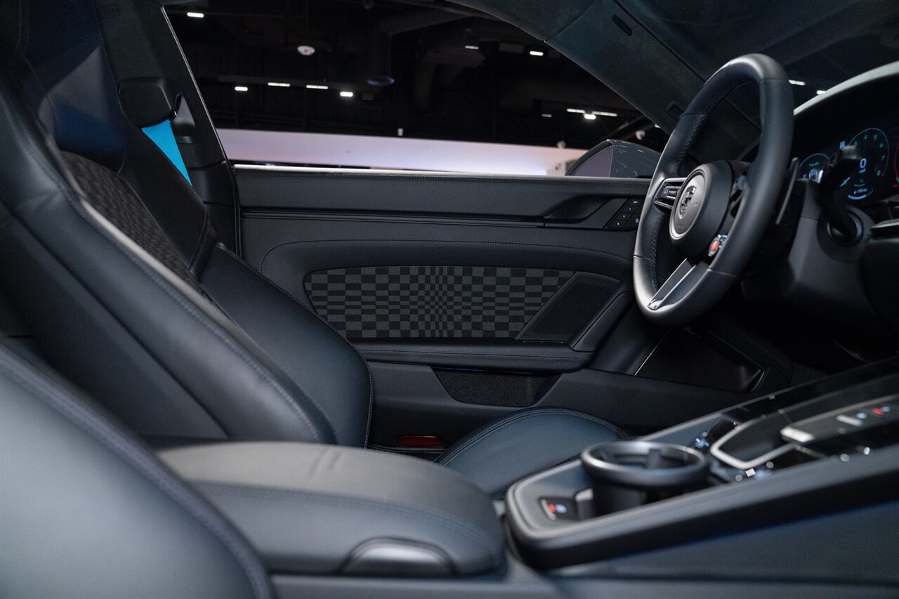 2026 Porsche 911 Turbo S   - Photo 20 - Beverly Hills, CA 90212