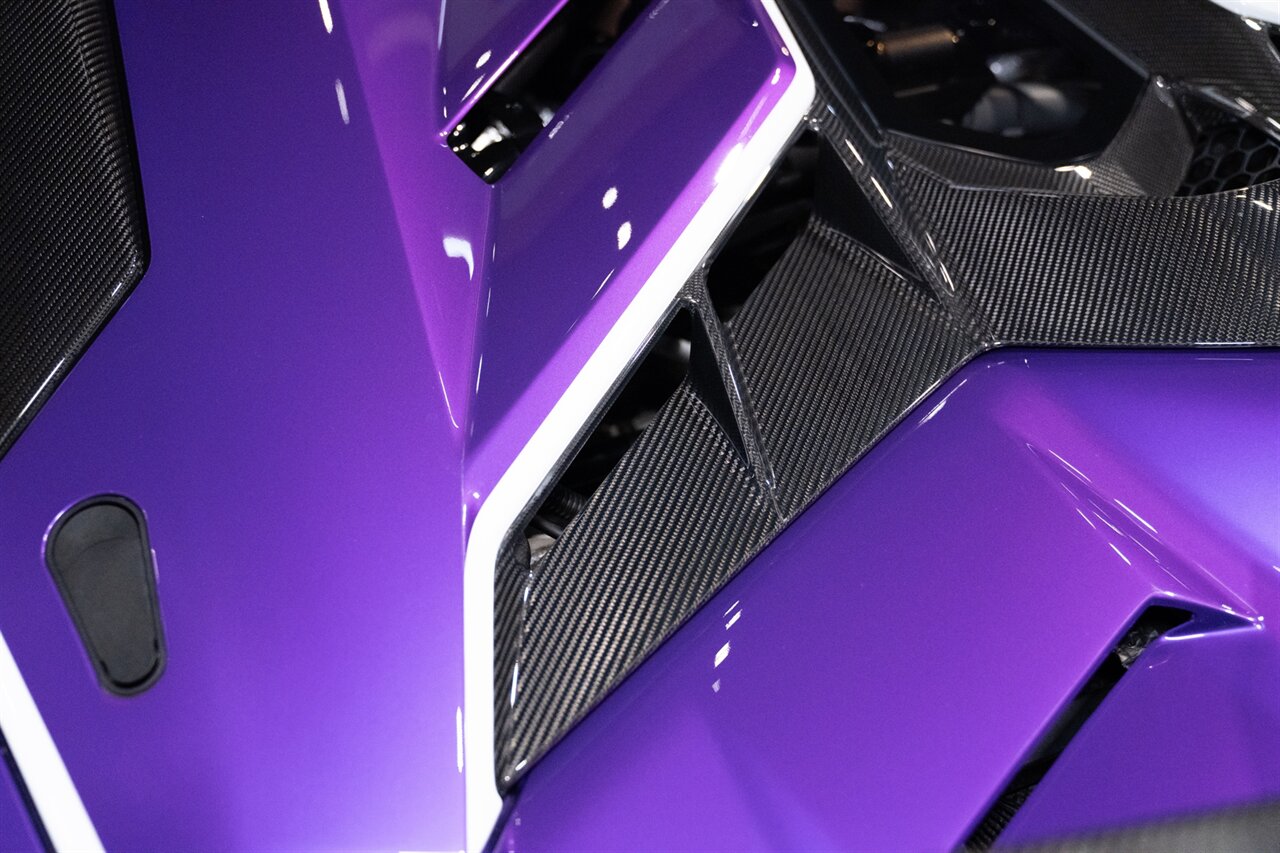 2020 Lamborghini Aventador LP 770-4 SVJ Roadster - Photo 13 - Beverly Hills, CA 90212