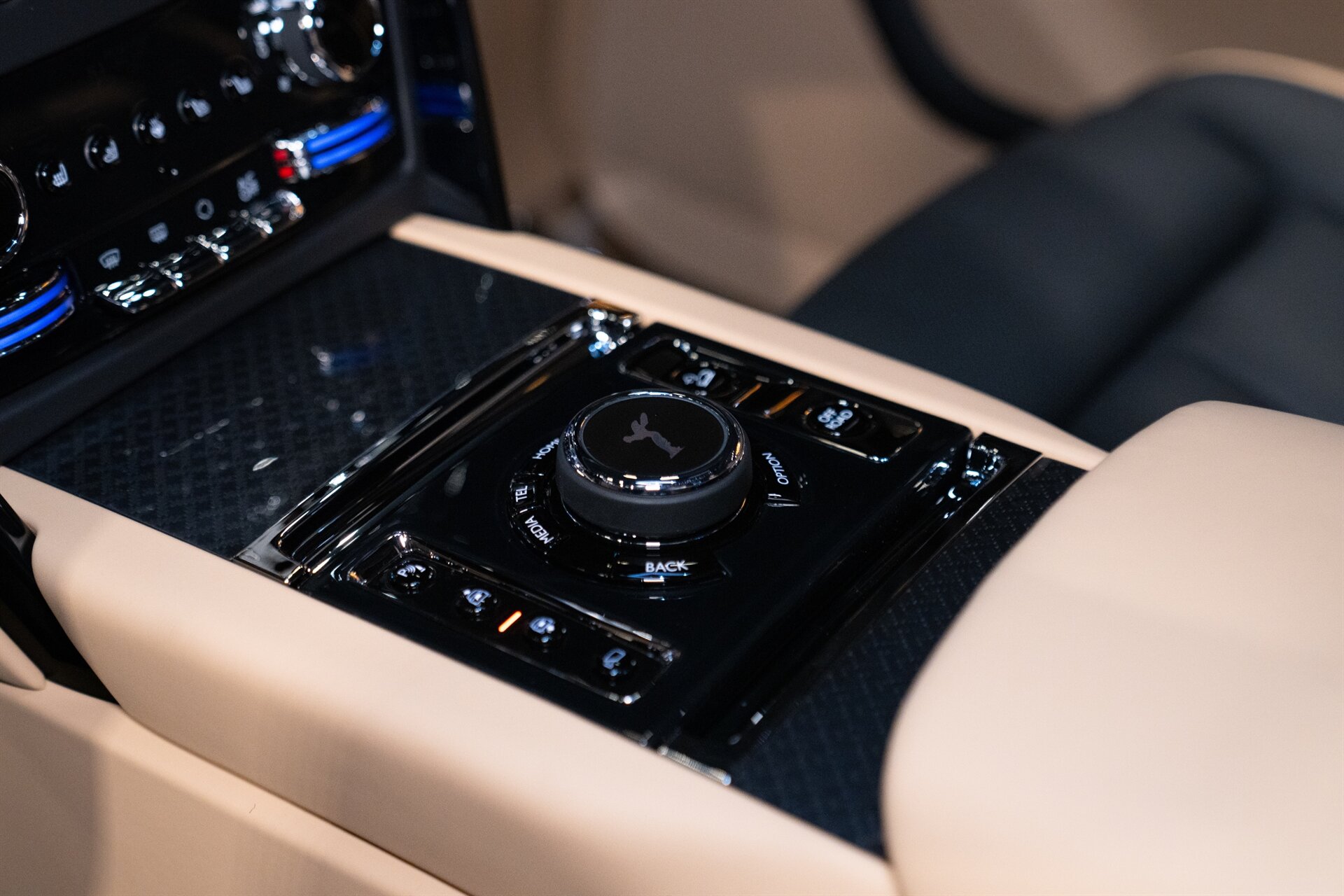 2027 Rolls-Royce Black Badge Cullinan - Photo 19