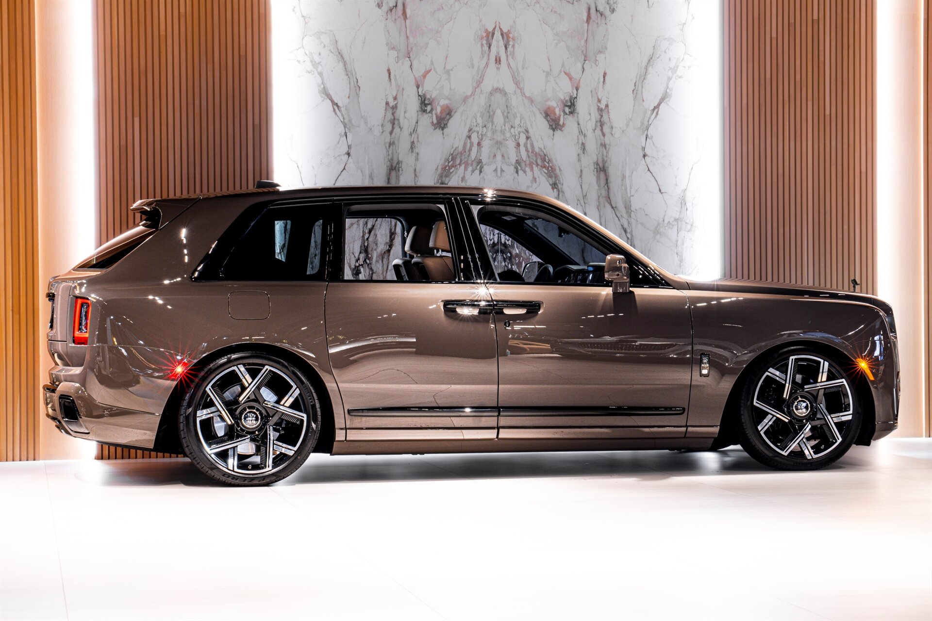 2027 Rolls-Royce Black Badge Cullinan - Photo 4