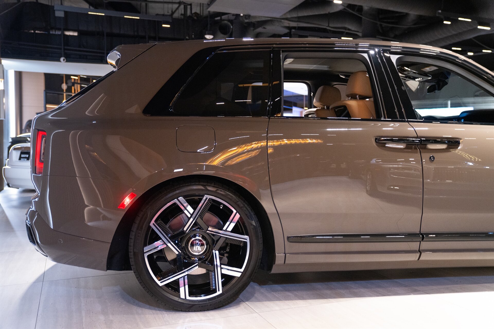 2027 Rolls-Royce Black Badge Cullinan - Photo 40