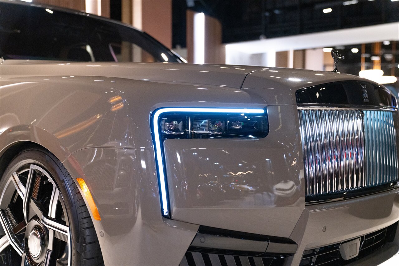2027 Rolls-Royce Black Badge Cullinan   - Photo 8 - Beverly Hills, CA 90212
