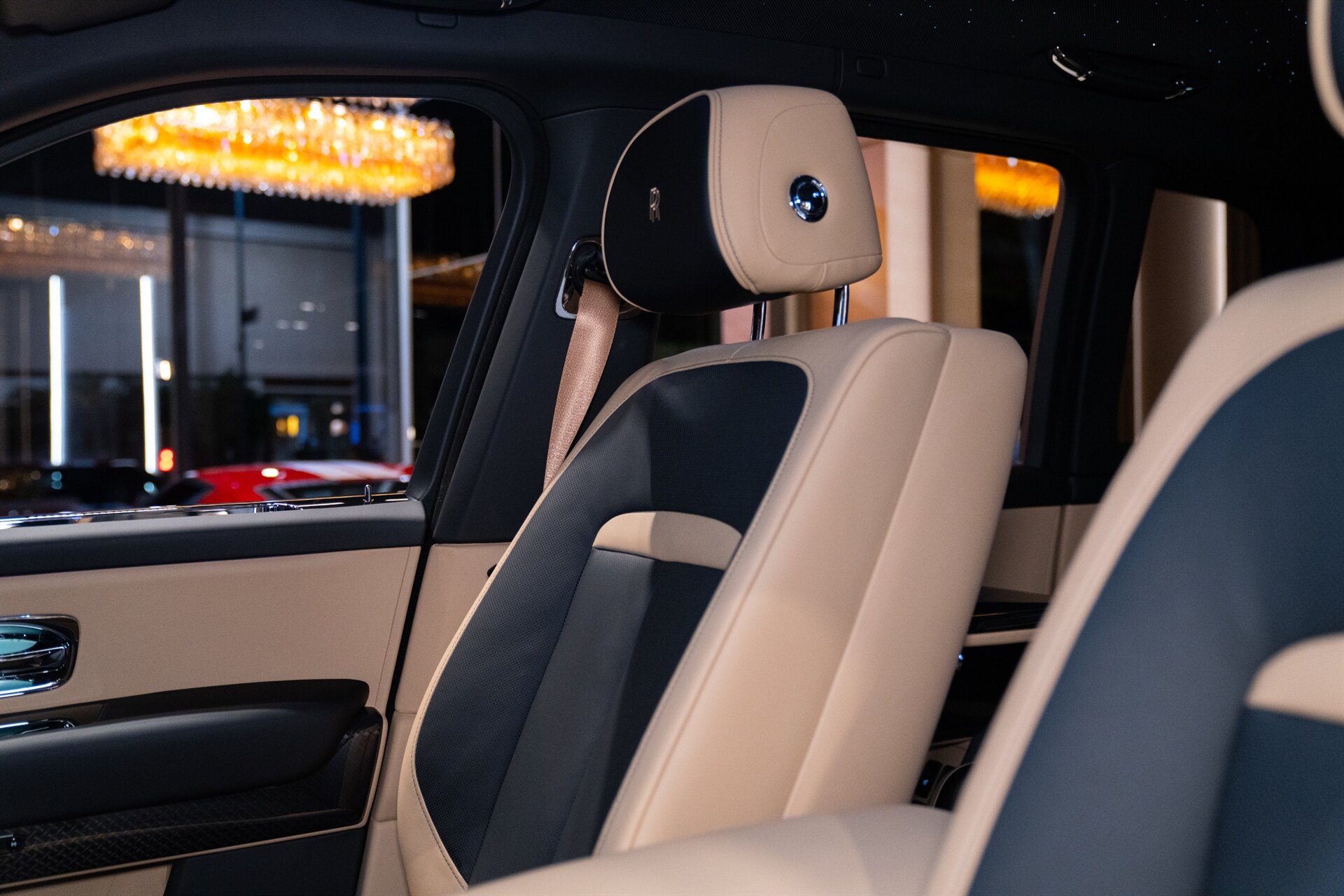 2027 Rolls-Royce Black Badge Cullinan - Photo 21
