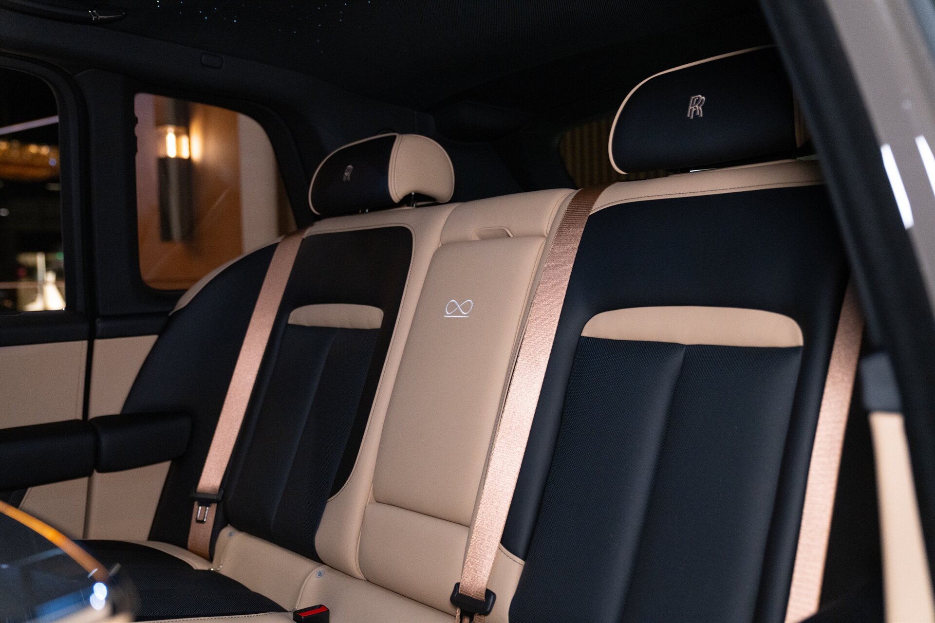 2027 Rolls-Royce Black Badge Cullinan - Photo 28