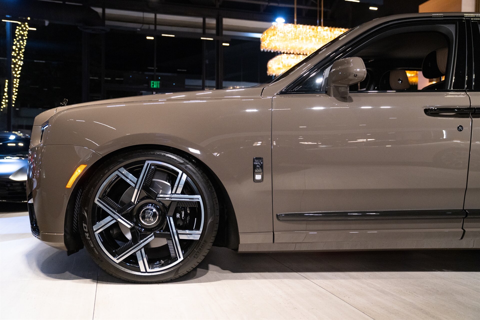2027 Rolls-Royce Black Badge Cullinan - Photo 11