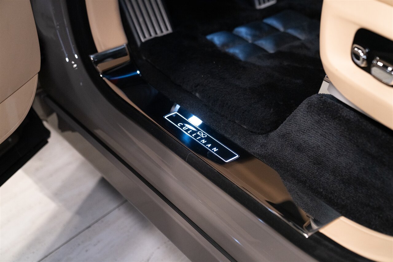 2027 Rolls-Royce Black Badge Cullinan   - Photo 16 - Beverly Hills, CA 90212