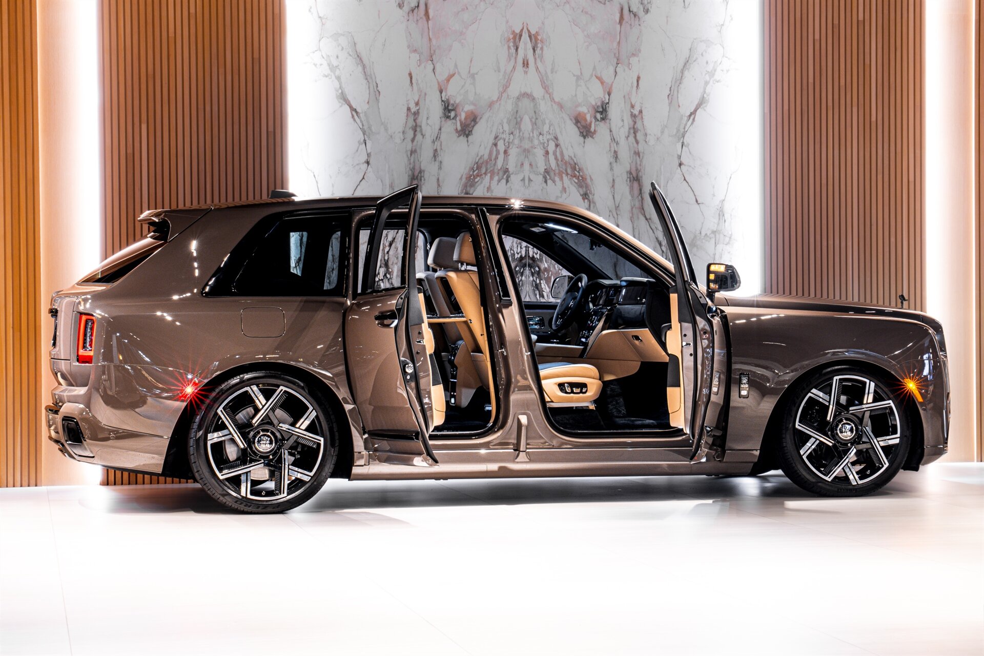 2027 Rolls-Royce Black Badge Cullinan - Photo 3