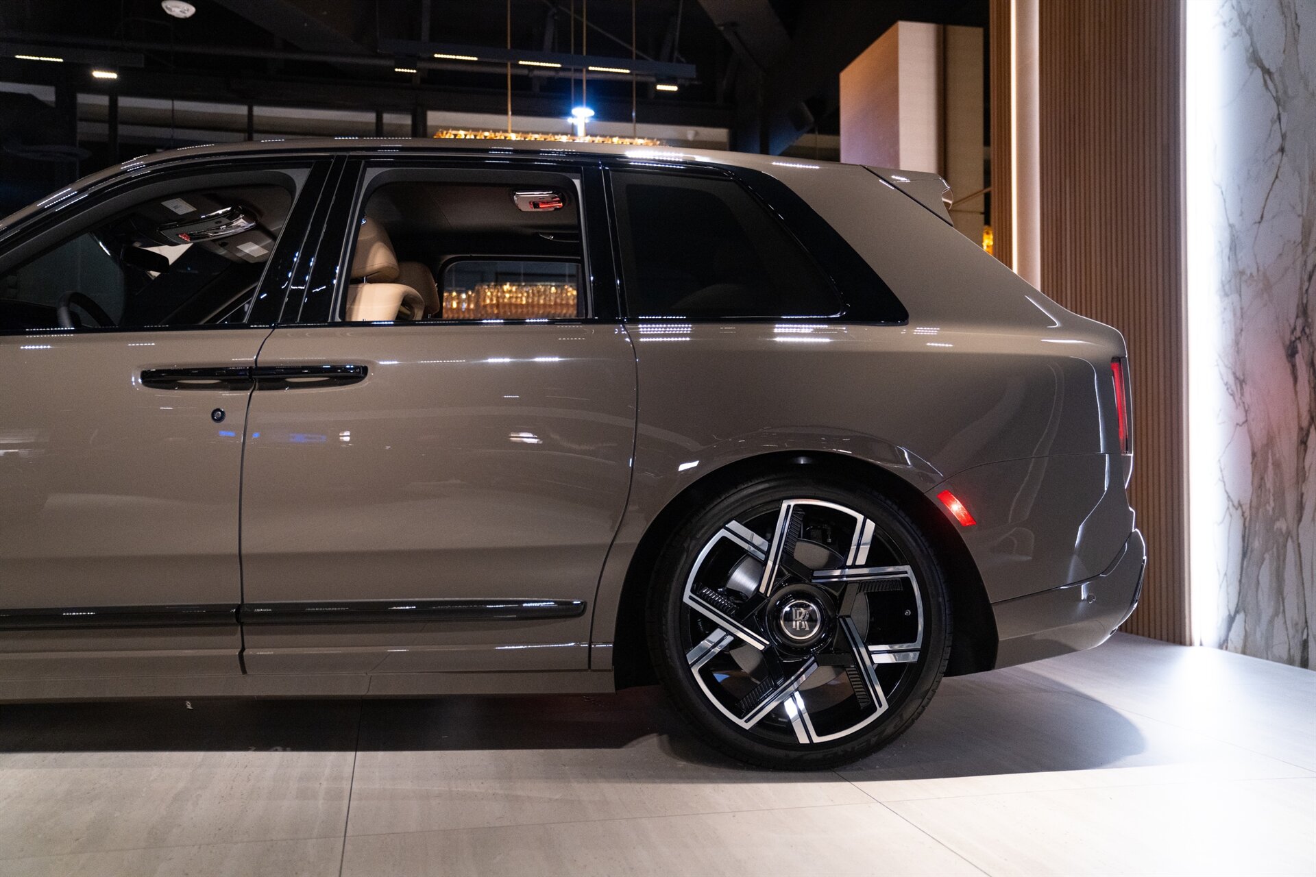 2027 Rolls-Royce Black Badge Cullinan - Photo 12