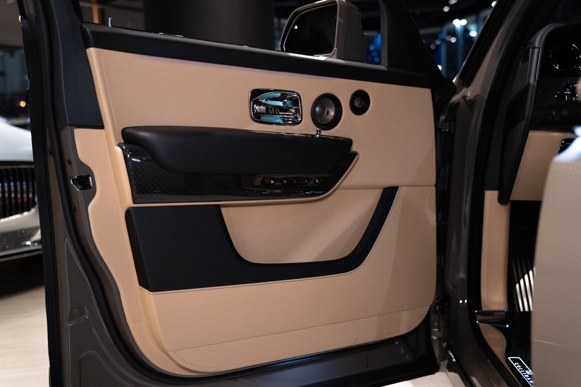 2027 Rolls-Royce Black Badge Cullinan - Photo 17