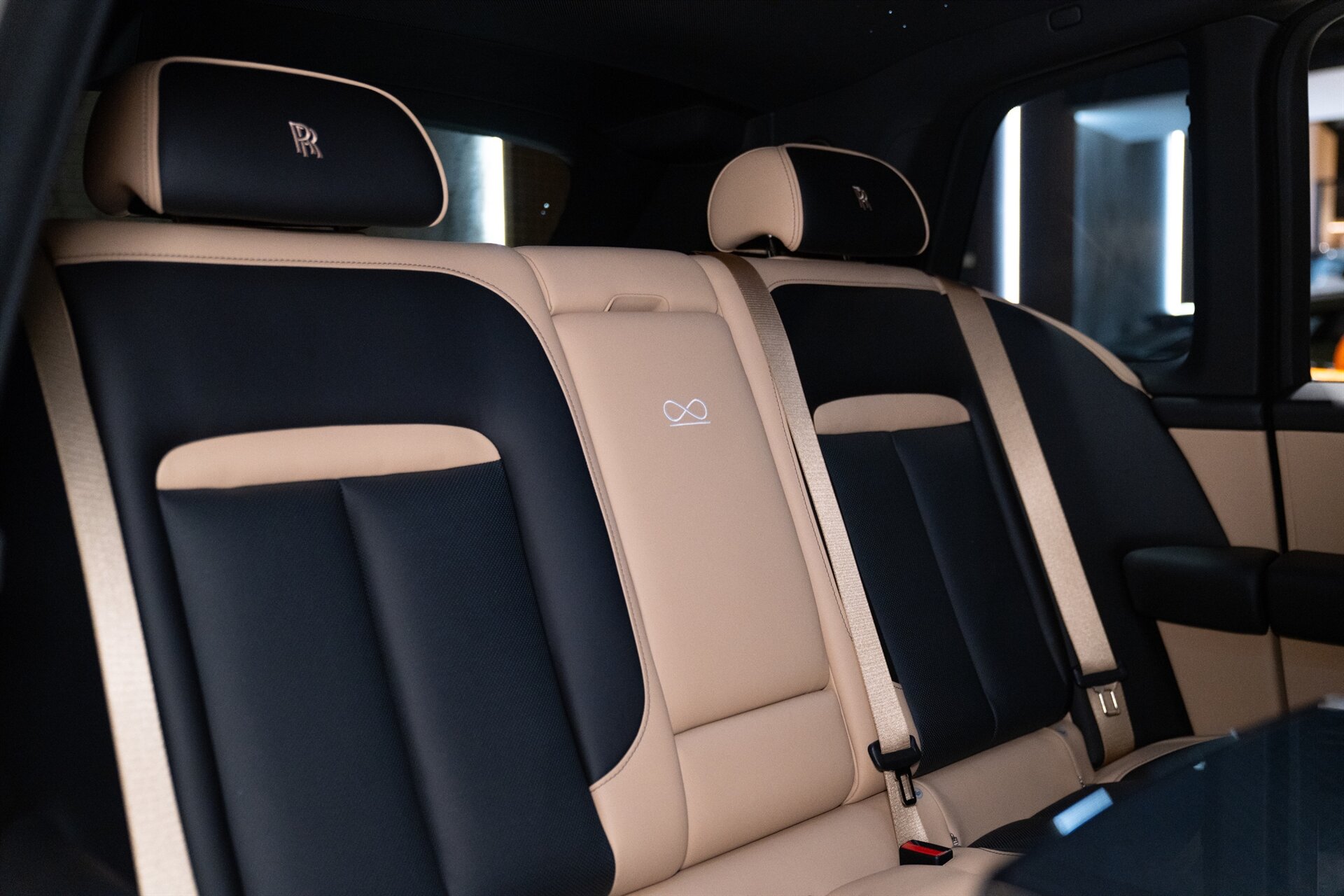 2027 Rolls-Royce Black Badge Cullinan - Photo 47
