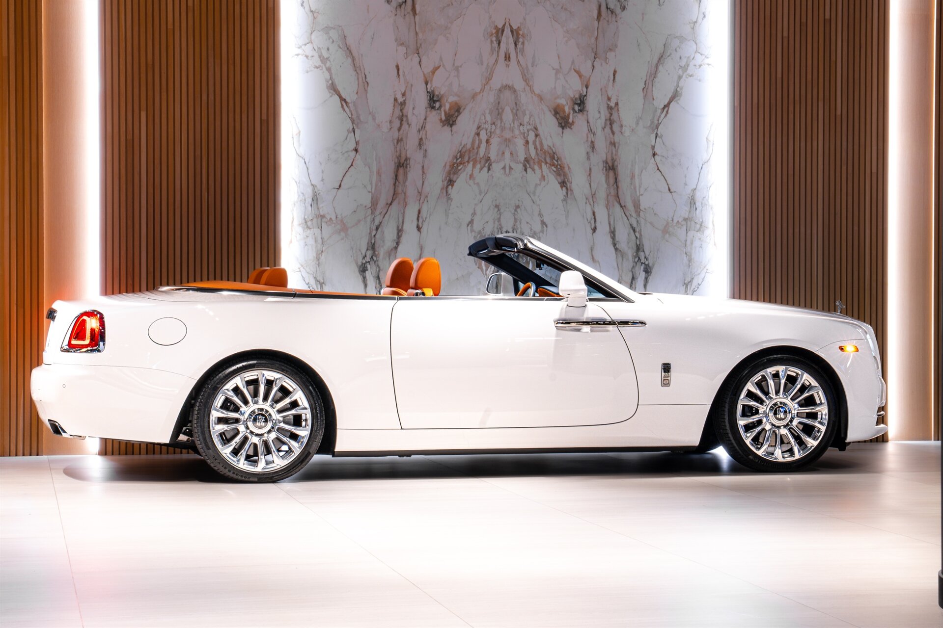 2021 Rolls-Royce Dawn - Photo 9