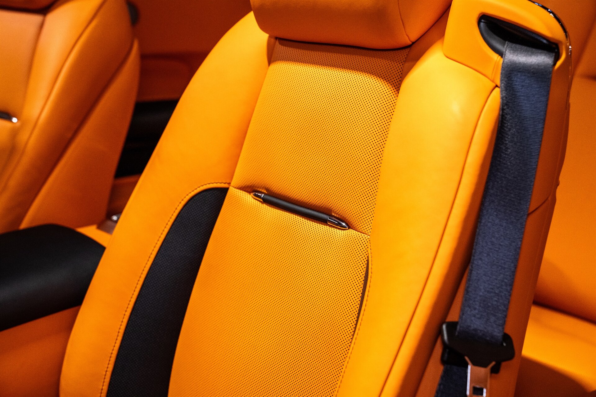 2021 Rolls-Royce Dawn - Photo 36