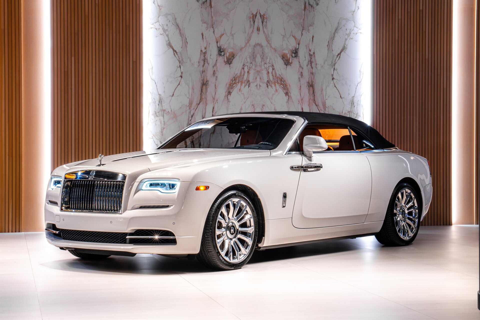 2021 Rolls-Royce Dawn - Photo 4